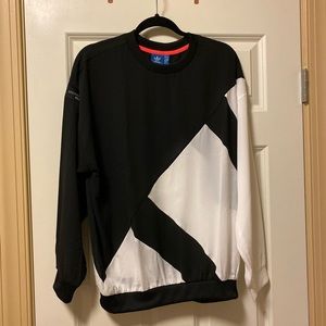 Adidas Women’s Athletic pullover size medium